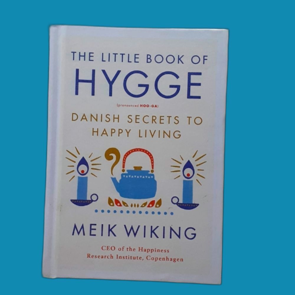 The little book of HYGGE by Meik Wiking - Danish secrets to happy living 7.5x5